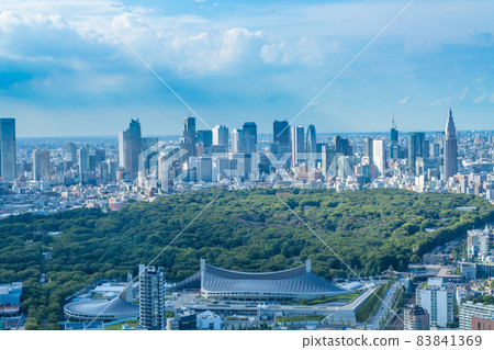 [夏季東京] 俯瞰新宿和代代木的城市景觀 83841369