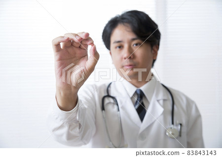 有醫學的日本年輕男性醫生， 83843143