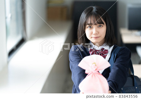 高中女生送禮物 高中女生送禮物 83843556