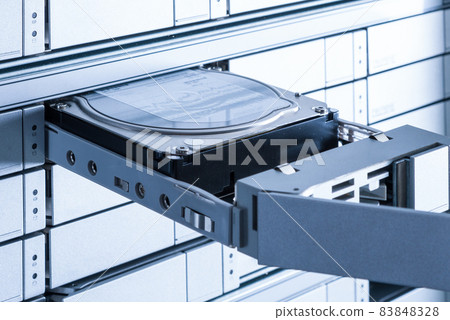 swapping hard drive in data storage array used for internet clou 83848328