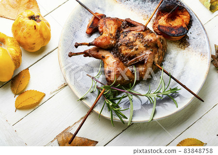 Quail grilled with quince 83848758