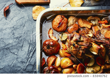 Baked meat with autumn fruits Baked meat with autumn fruits 83848762
