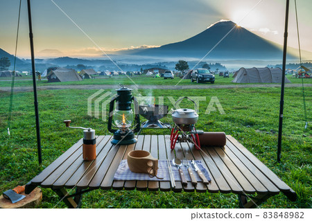 Watch the sunrise from Mt. Fuji at the Shizuoka campsite Watch the sunrise from Mt. Fuji at the Shizuoka campsite 83848982