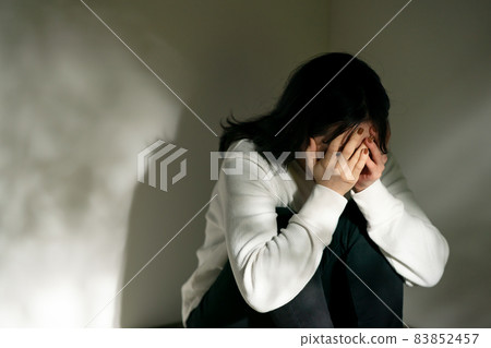 Depressed / depressed women / poverty / DV Depressed / depressed women / poverty / DV 83852457