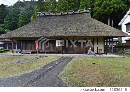 被選為日本遺產的鳥取縣若狹町宮代田先生的茅草屋頂住宅 被選為日本遺產的鳥取縣若狹町宮代田先生的茅草屋頂住宅 83856246
