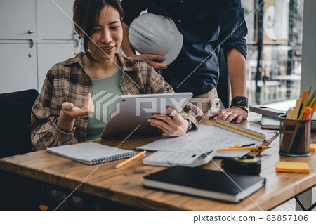 Architect and businessman planning meeting to work with commitment, Construction site concept Architect and businessman planning meeting to work with commitment, Construction site concept 83857106