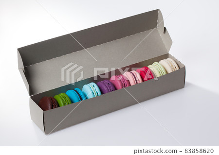Macaroons in box 83858620