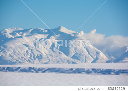 Tokachidake, the summit of an active volcano in winter Tokachidake, the summit of an active volcano in winter 83859329