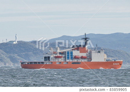 東京灣觀音注視著前往南極洲的破冰船 Shirase 83859905