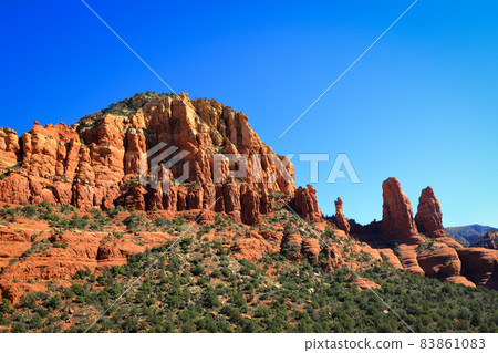 塞多納山脈（霍利十字架教堂的秋景） 83861083