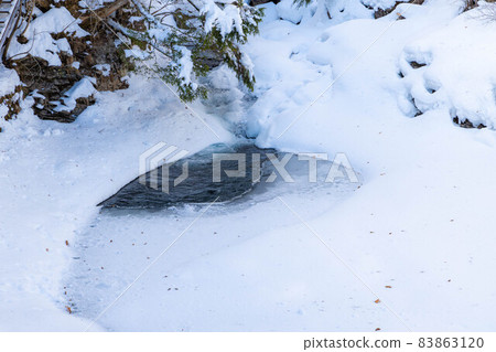 [Winter material] Freezing Zengorono Falls [Nagano Prefecture] 83863120