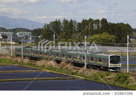 初夏的宇都宮線205系列(原京葉線車輛:宇都宮⇔黑磯) 初夏的宇都宮線205系列(原京葉線車輛:宇都宮⇔黑磯) 83863166