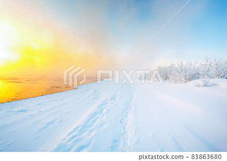 Fog in winter 83863680
