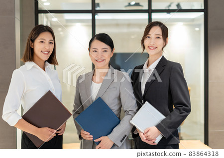 Business Woman Office Portrait Shooting Cooperation: WEEK Shibadaimon (Sun Frontier Fudousan) Business Woman Office Portrait Shooting Cooperation: WEEK Shibadaimon (Sun Frontier Fudousan) 83864318