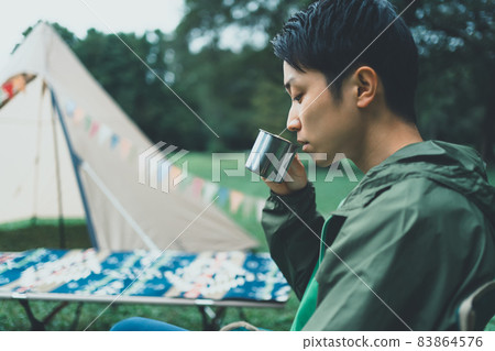 營地 露營 男人 83864576
