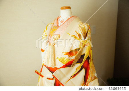 和服新娘服裝軀幹 83865635