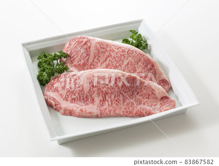 Kuroge Wagyu beef sirloin steak 83867582
