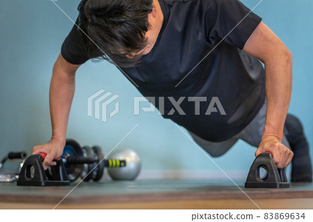 Men training in the gym (push-ups) 83869634