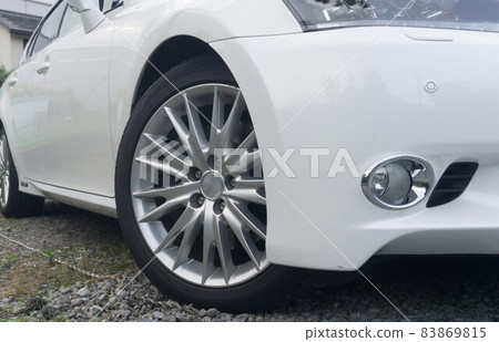 停車時輪胎被切斷 停車時輪胎被切斷 83869815