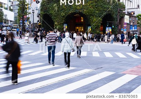 People crossing the scrambled intersection in Shibuya 83870303