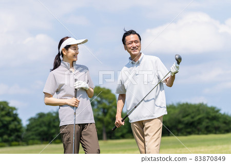 Golf middle couple golf course 83870849