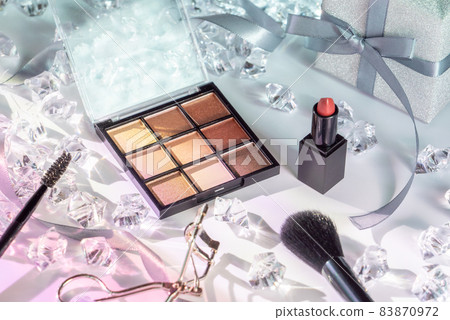 Present cosmetics 83870972