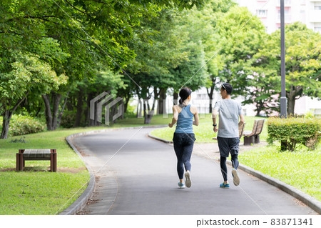 慢跑中間夫婦 83871341