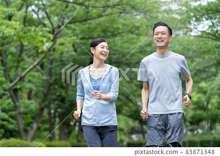 慢跑中間夫婦 83871348