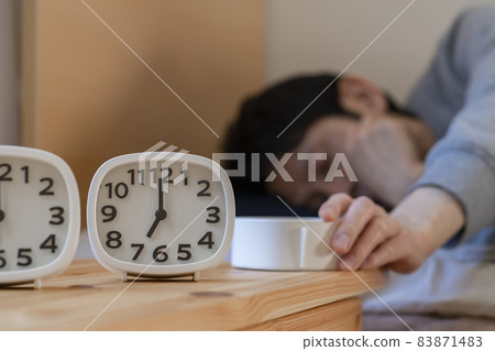 Alarm clock, oversleeping image that you can't wake up in the morning Alarm clock, oversleeping image that you can't wake up in the morning 83871483