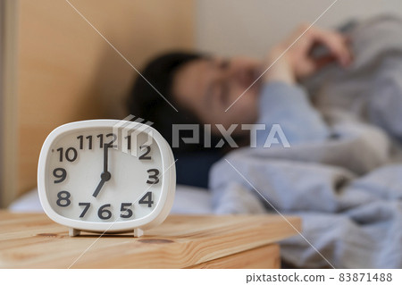 Alarm clock, oversleeping image that you can't wake up in the morning 83871488