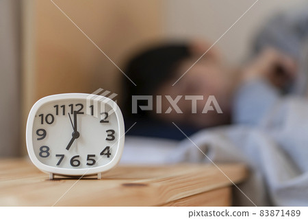 Alarm clock, oversleeping image that you can't wake up in the morning Alarm clock, oversleeping image that you can't wake up in the morning 83871489