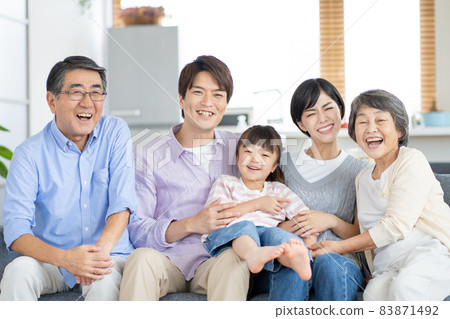 三代家庭親子畫像 83871492