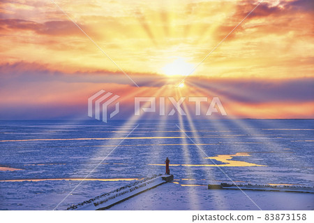 Asahi shining into the drift ice of the Sea of Okhotsk 83873158