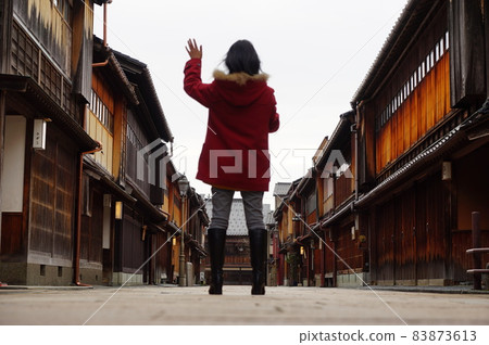 A woman waving at Higashi Chaya District, a tourist destination in Hokuriku Kanazawa A woman waving at Higashi Chaya District, a tourist destination in Hokuriku Kanazawa 83873613