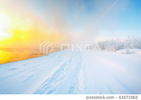 Fog in winter 83873868