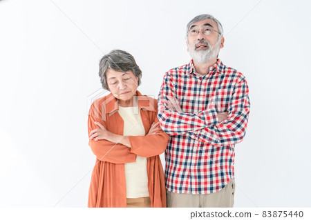 資深夫婦擔心,思考,生氣 資深夫婦擔心,思考,生氣 83875440