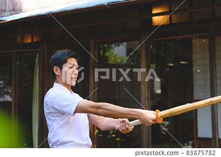 男學生肖像夏季版 83875782