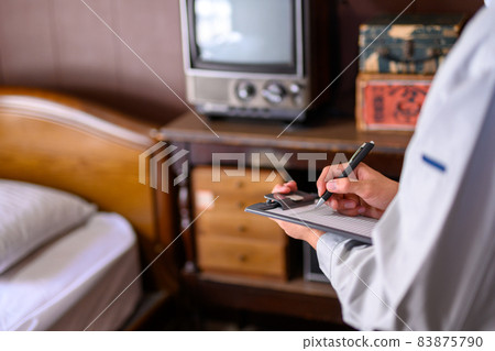 Men at work 83875790
