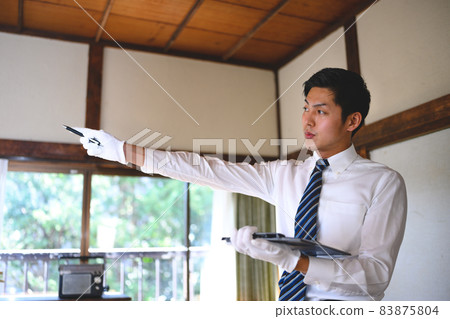 打領帶的男人 83875804