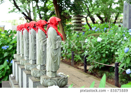 Jizo wearing a red hood Jizo wearing a red hood 83875889