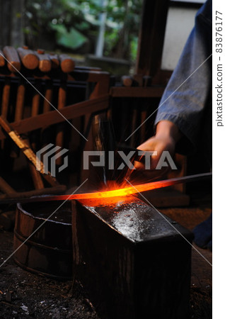 The hands of a swordsmith 83876177