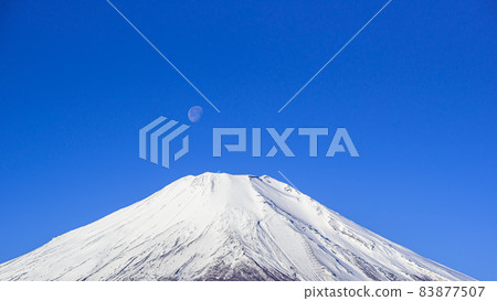 Blue sky and Mt. Fuji, the setting moon (Pearl Fuji) 83877507