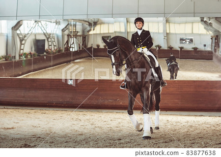 woman jockey with his horse 83877638
