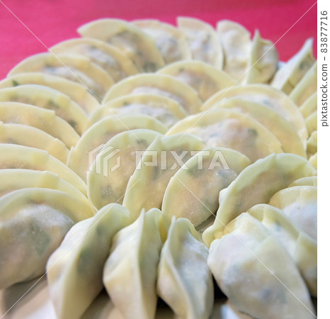 Home-cooked handmade raw dumplings Home-cooked handmade raw dumplings 83877716