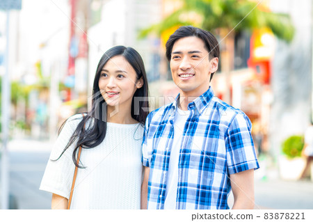 觀光的年輕男女 觀光的年輕男女 83878221