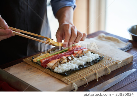 Men making Ehomaki 83880024