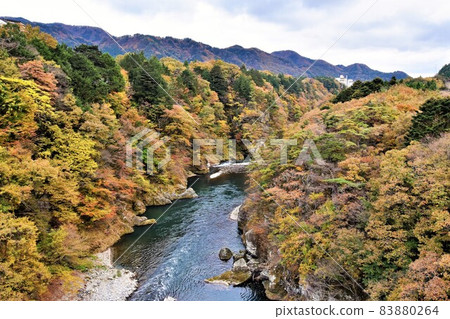 Nikko Kinugawa Autumn leaves from Kinutateiwaotsuri Bridge 83880264