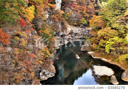 Nikko Kinugawa Autumn leaves from Kinutateiwaotsuri Bridge 83880270