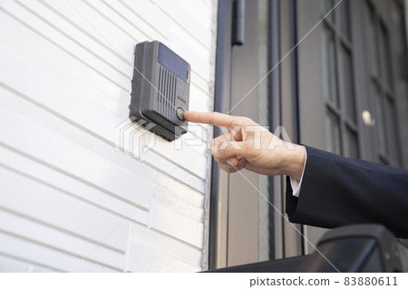 推對講機的推銷員 83880611