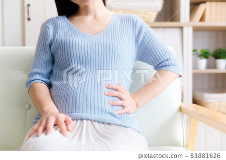Pregnant woman who suppresses stomach hurts Pregnant woman who suppresses stomach hurts 83881626